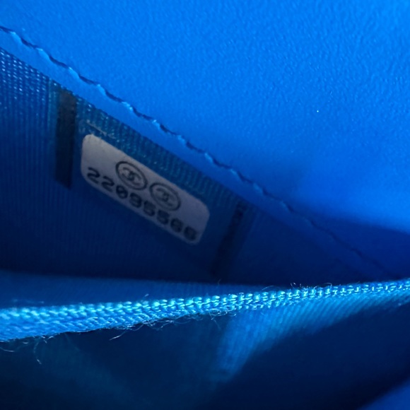 CHANEL BLUE PATENT LEATHER BOY WOC - Picture 10 of 10